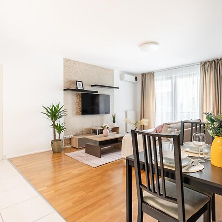 Home Of Serenity - 2 Bdr, Free Parking And Terrace Budapeste Exterior foto