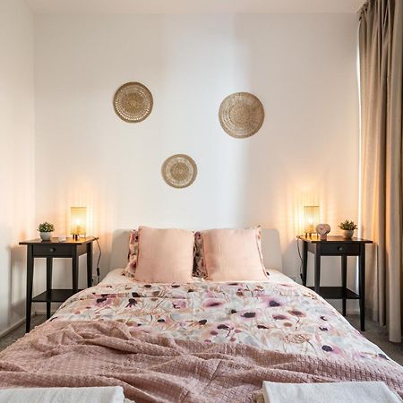 Home Of Serenity - 2 Bdr, Free Parking And Terrace Budapeste Exterior foto