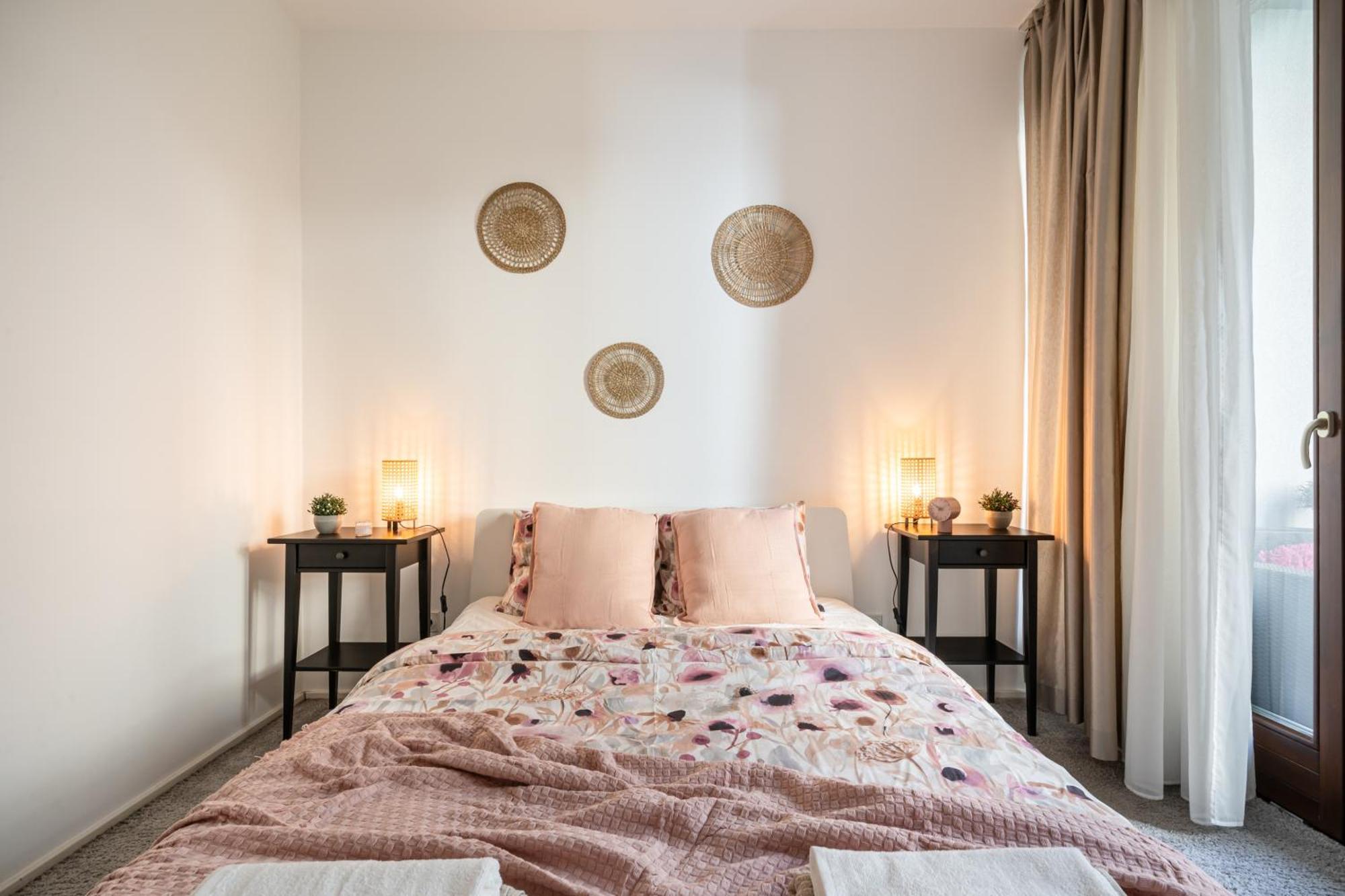 Home Of Serenity - 2 Bdr, Free Parking And Terrace Budapeste Exterior foto