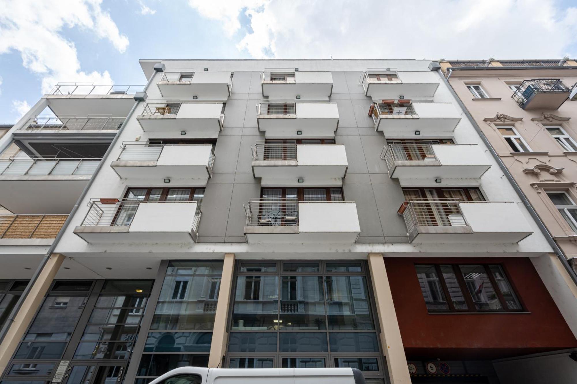 Home Of Serenity - 2 Bdr, Free Parking And Terrace Budapeste Exterior foto