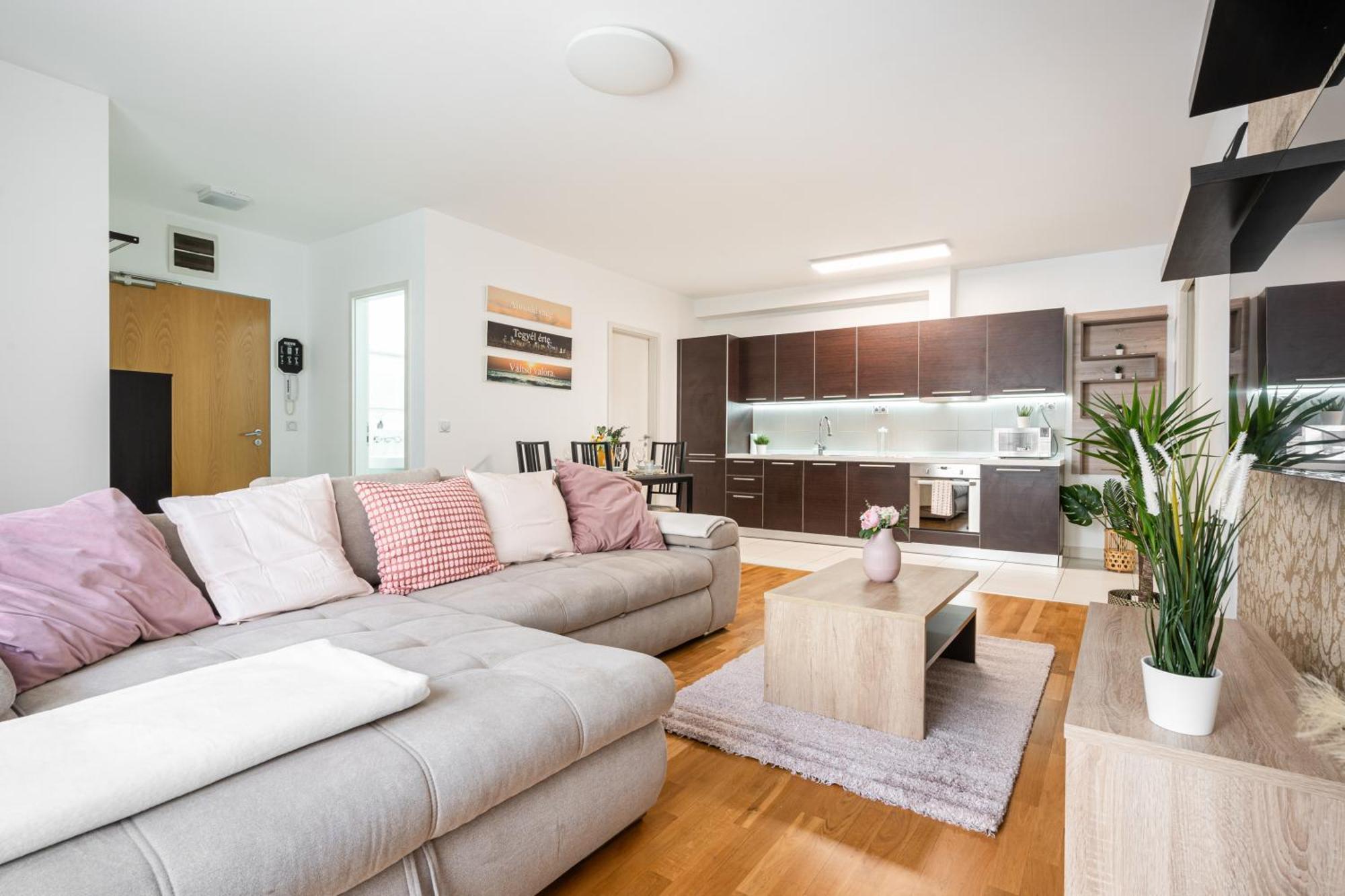 Home Of Serenity - 2 Bdr, Free Parking And Terrace Budapeste Exterior foto