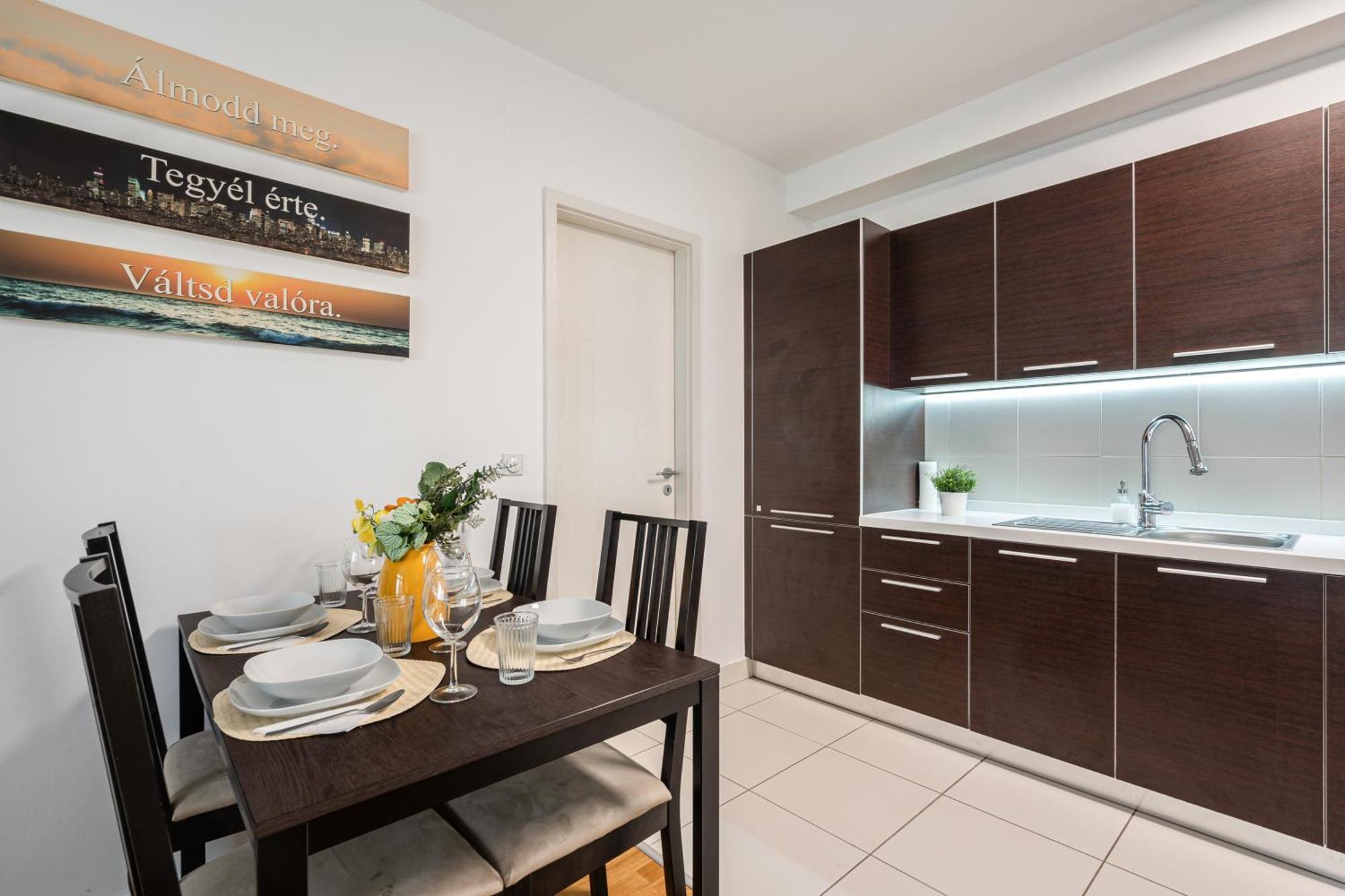 Home Of Serenity - 2 Bdr, Free Parking And Terrace Budapeste Exterior foto