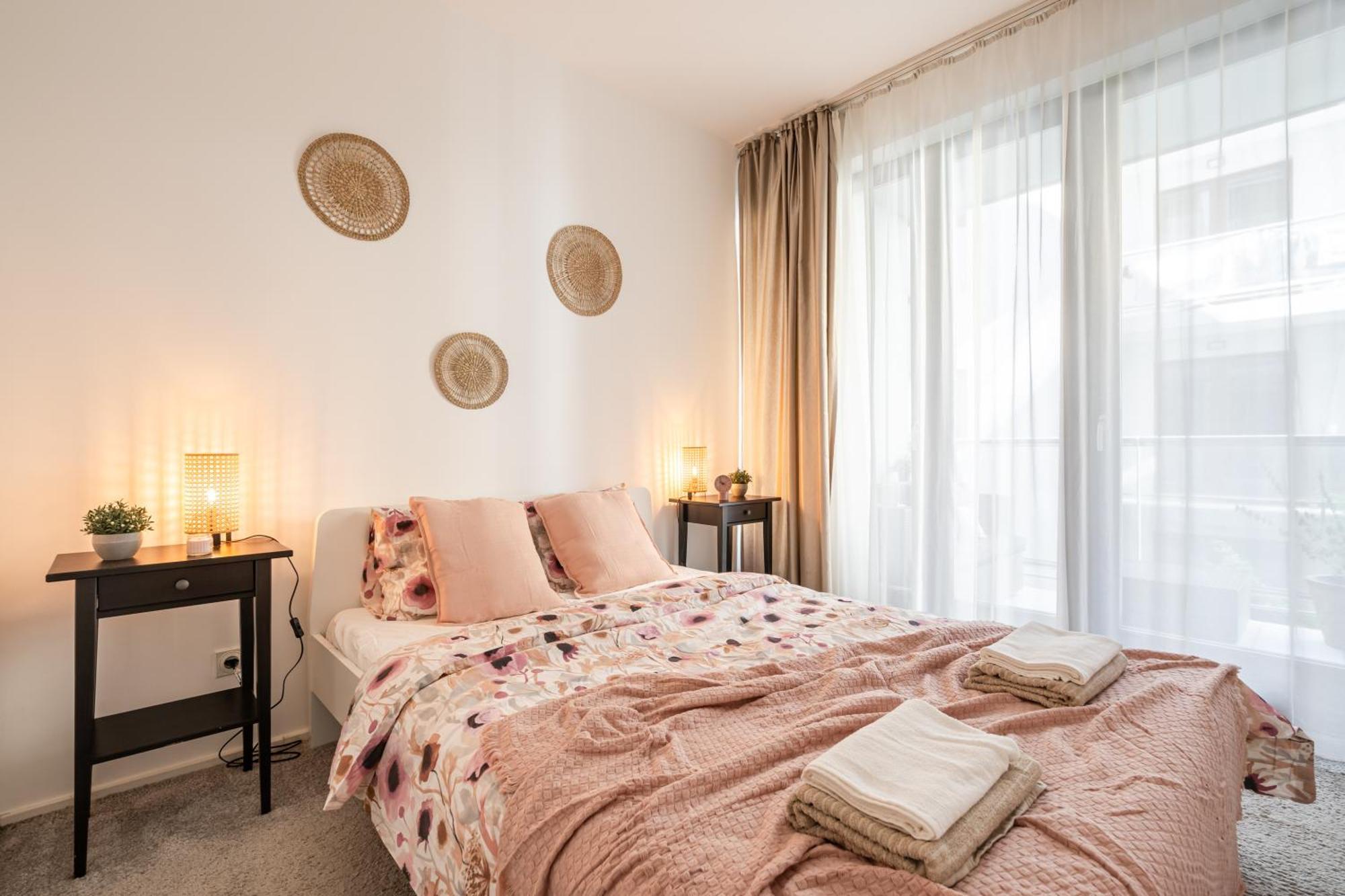 Home Of Serenity - 2 Bdr, Free Parking And Terrace Budapeste Exterior foto