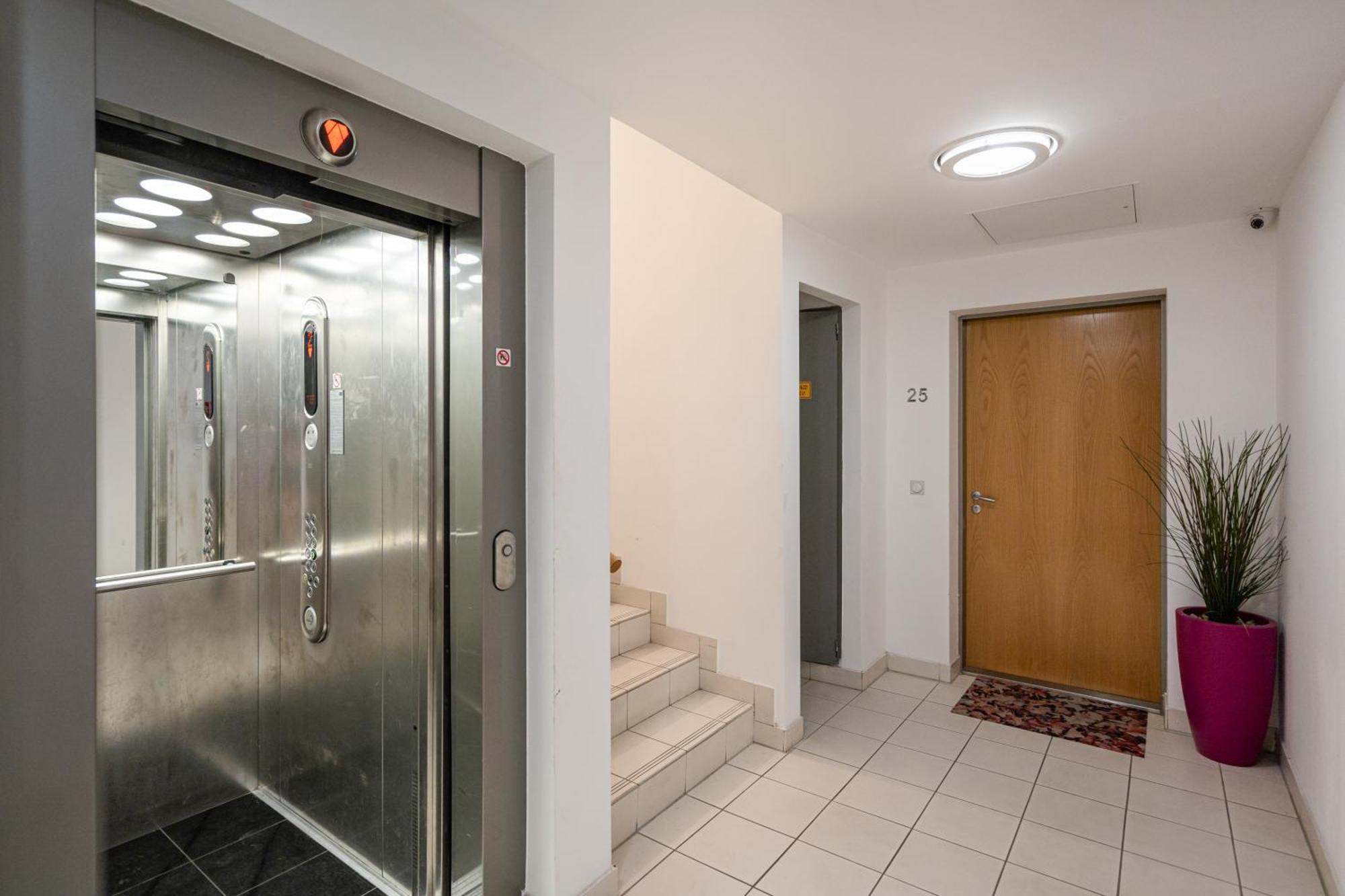 Home Of Serenity - 2 Bdr, Free Parking And Terrace Budapeste Exterior foto