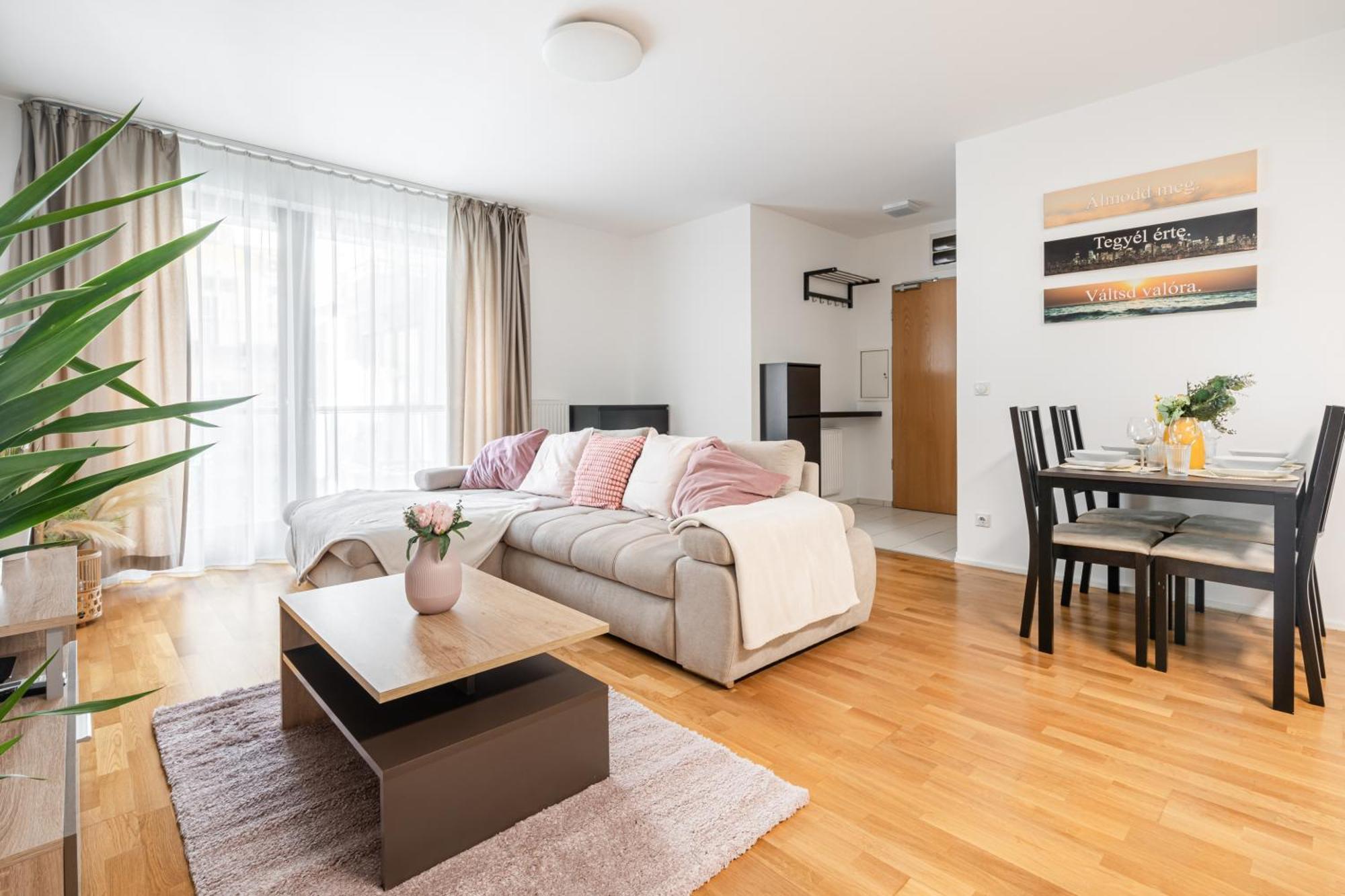 Home Of Serenity - 2 Bdr, Free Parking And Terrace Budapeste Exterior foto